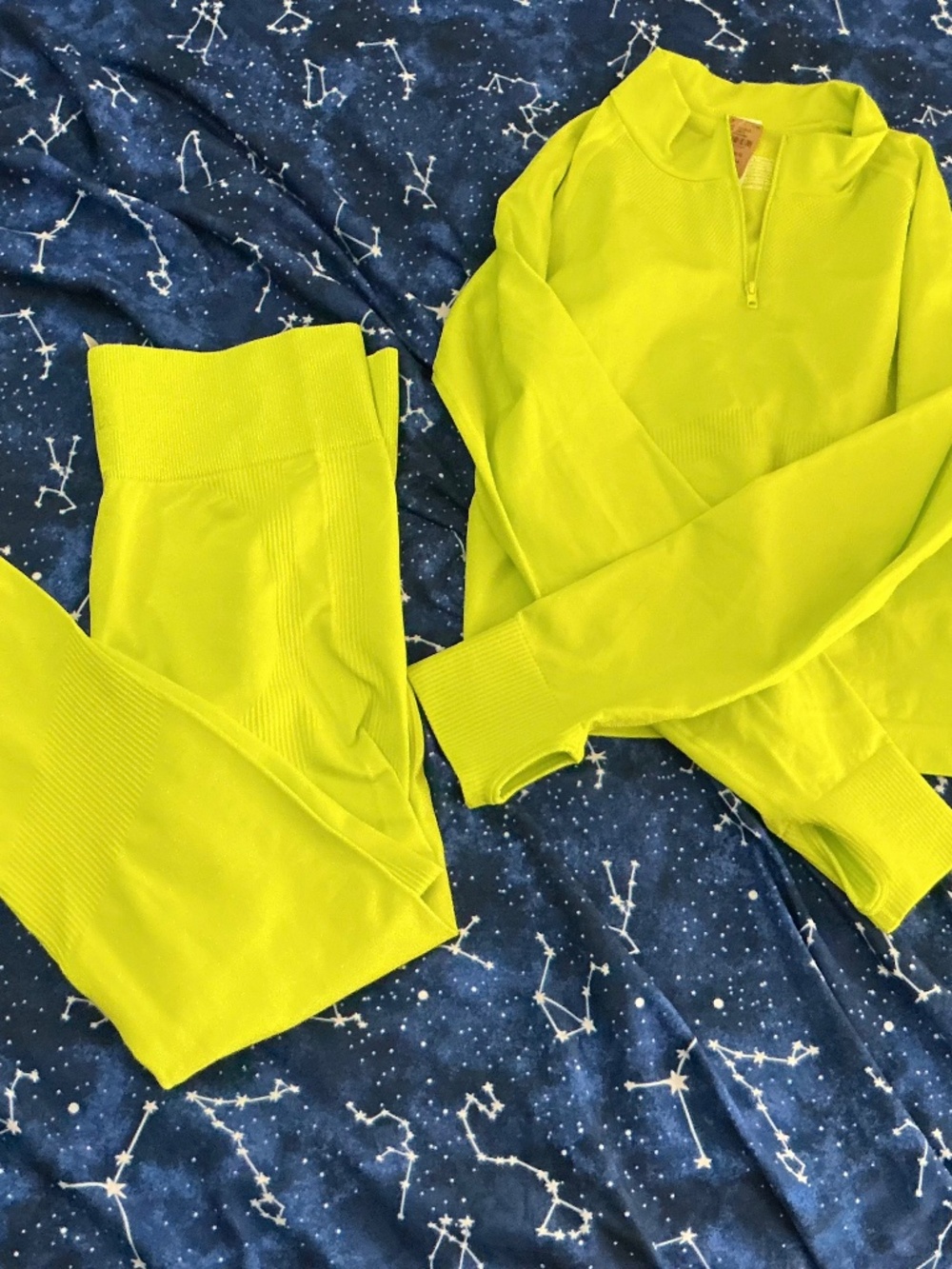 Victoriaβs Secret PINK yellow seamless workout outfit